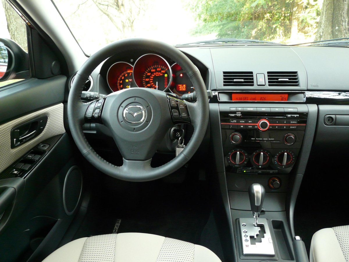 Мазда 3 хэтчбек 2008 салон