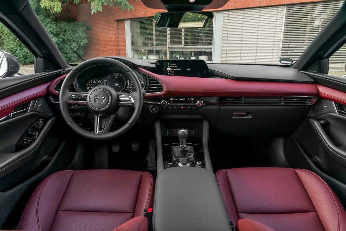 Mazda 3 2019 салон
