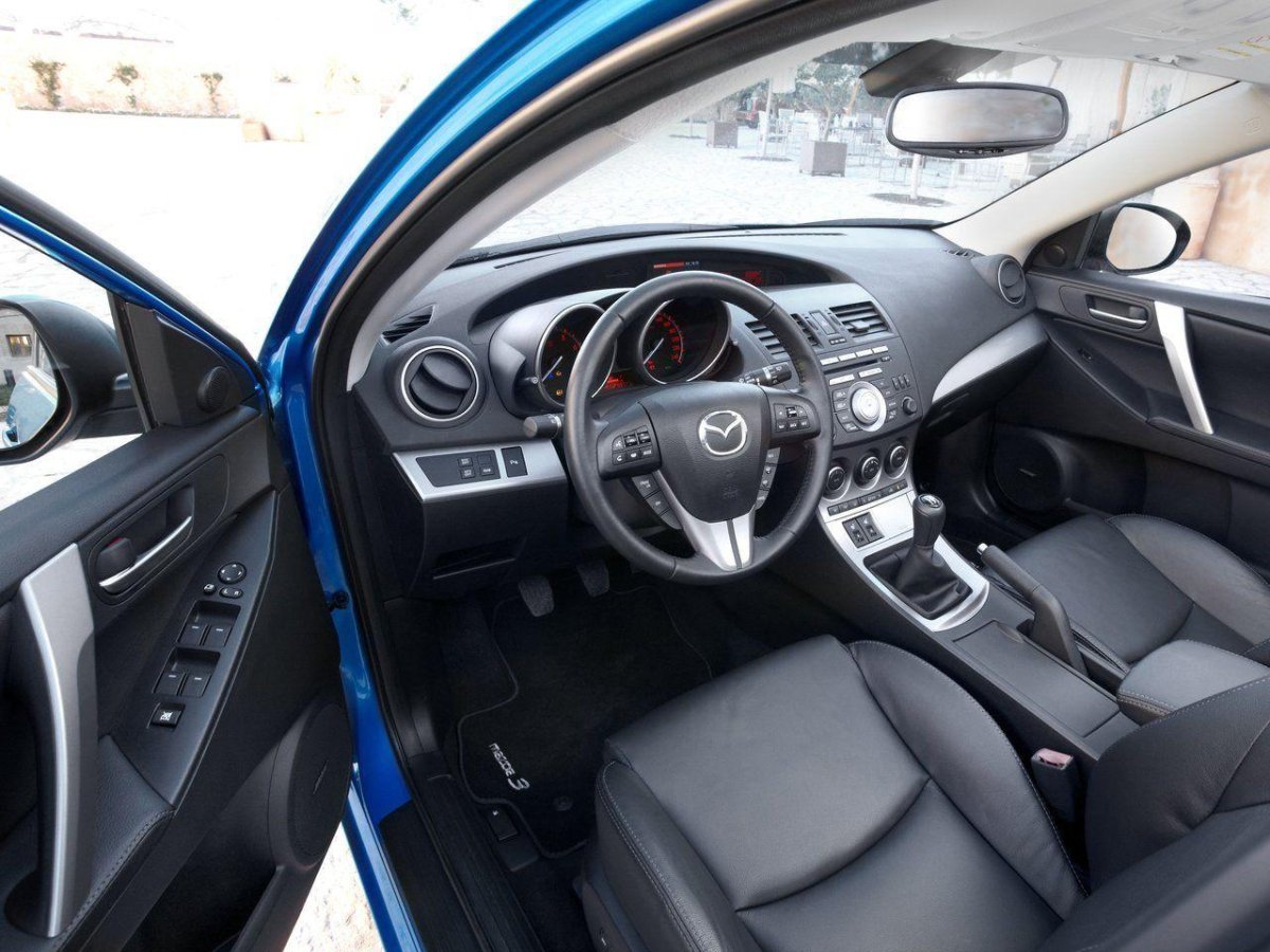 Мазда 3 2011 салон