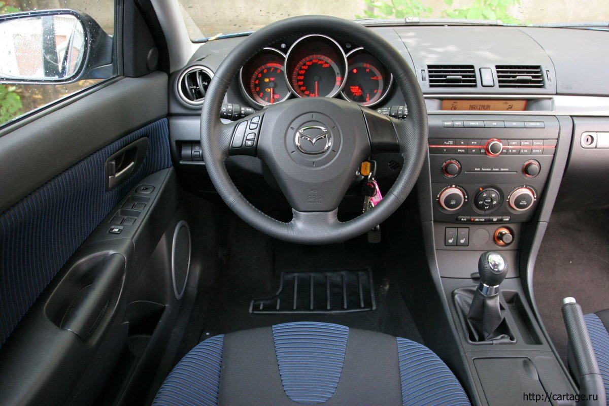 Мазда 3 хэтчбек салон