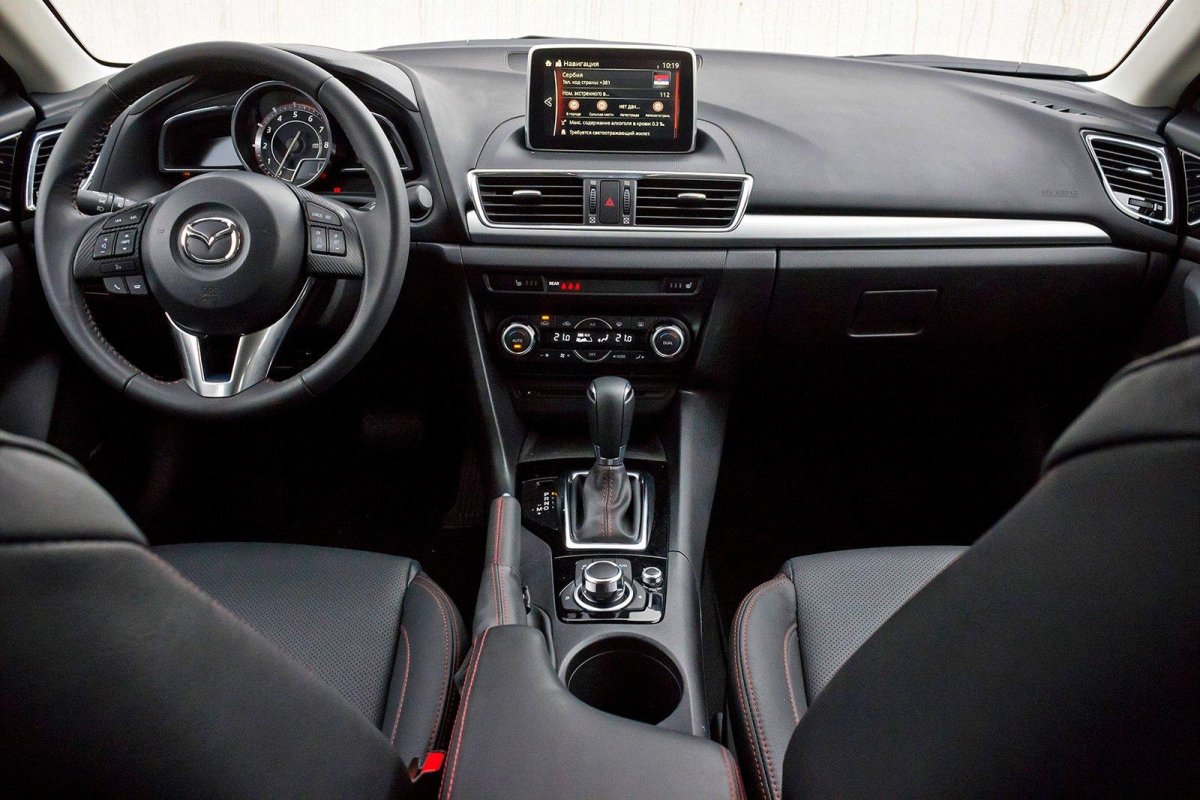 Mazda 3 салон