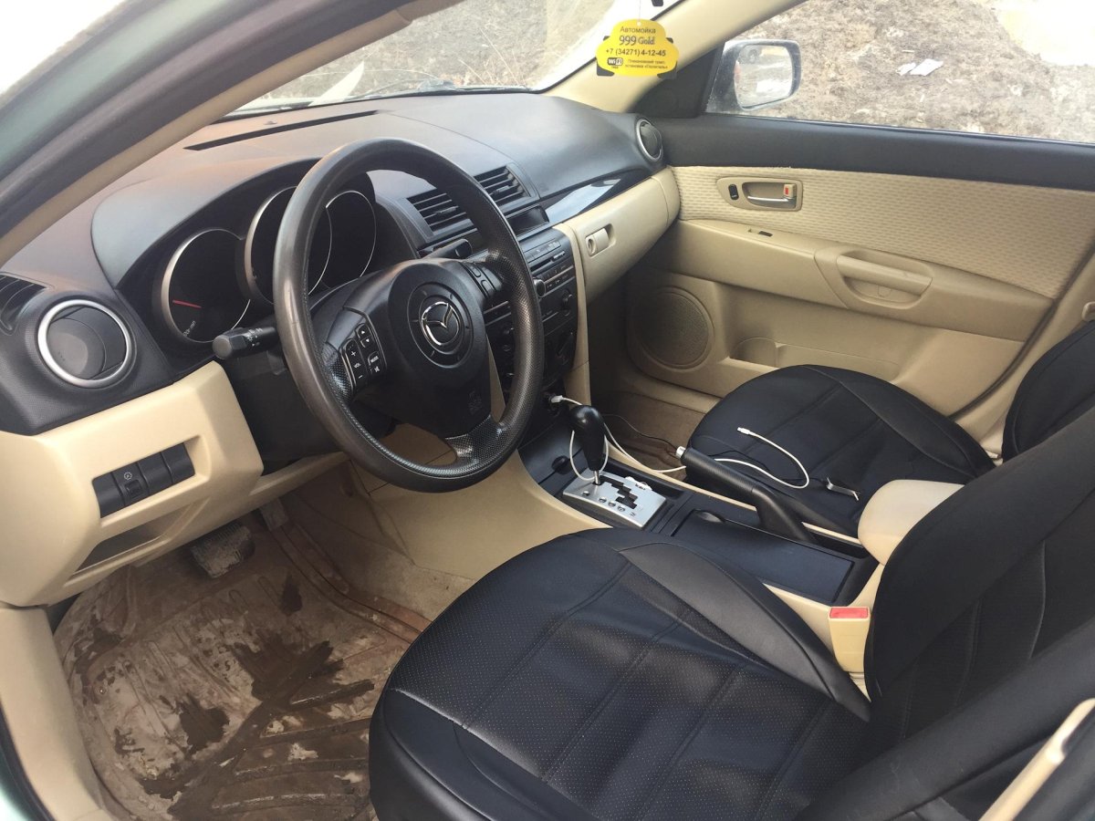 Белый салон Мазда 3 БК