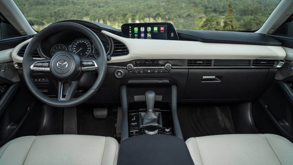 Mazda 3 2019 салон
