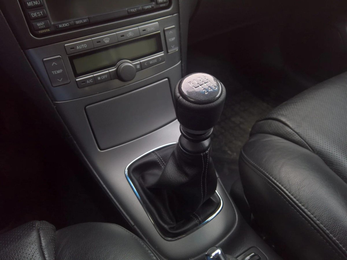 Ручка МКПП Тойота Авенсис 2008