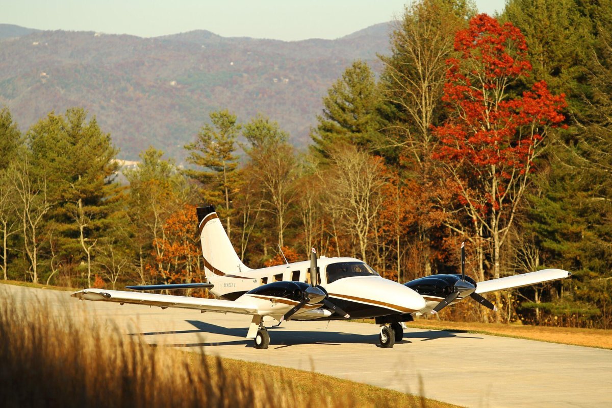 Пайпер Сенека самолет