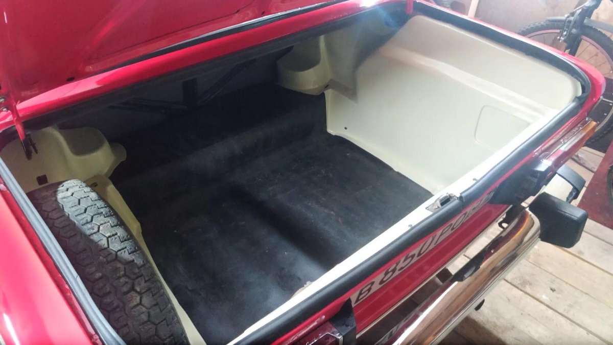 Пластик багажника ВАЗ 2106