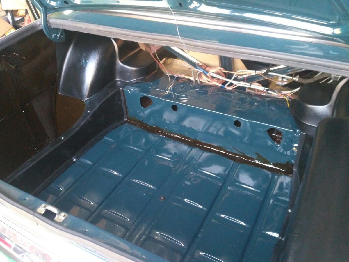 ВАЗ 2106 багажник внутри