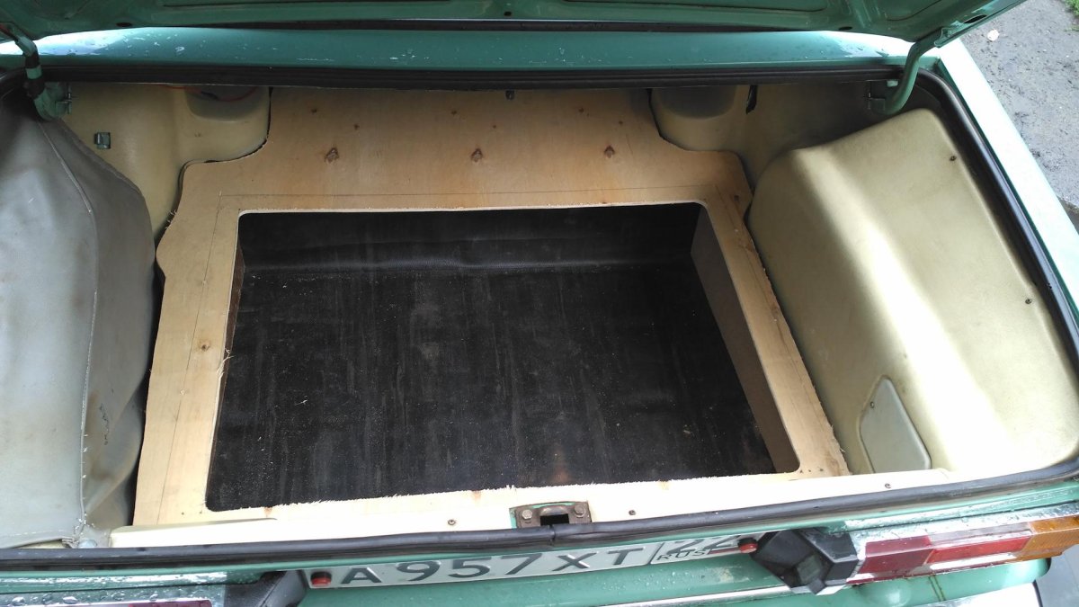 ВАЗ 2106 багажник внутри