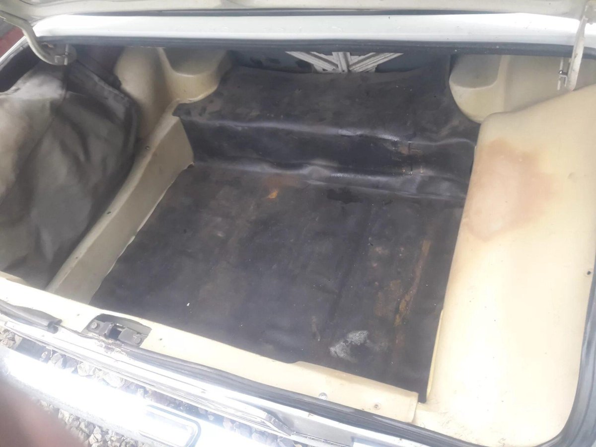 Обшивка багажника ВАЗ 2106