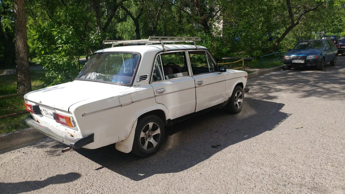 ВАЗ 2106 белая с багажником