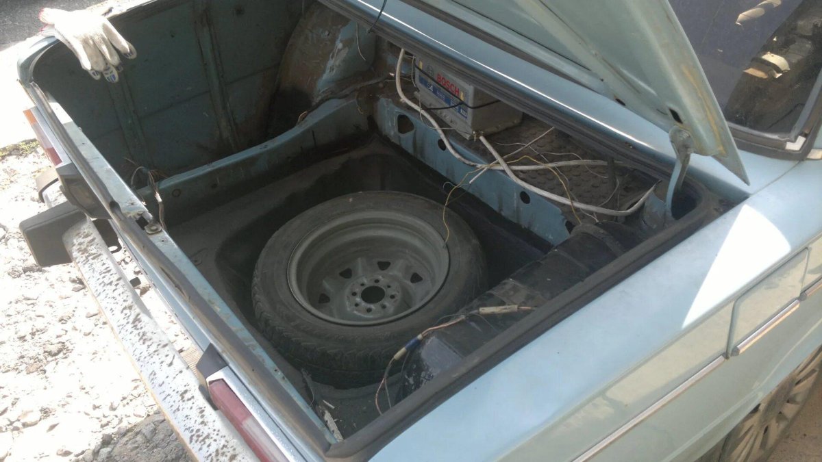 ВАЗ 2104 багажник запаска