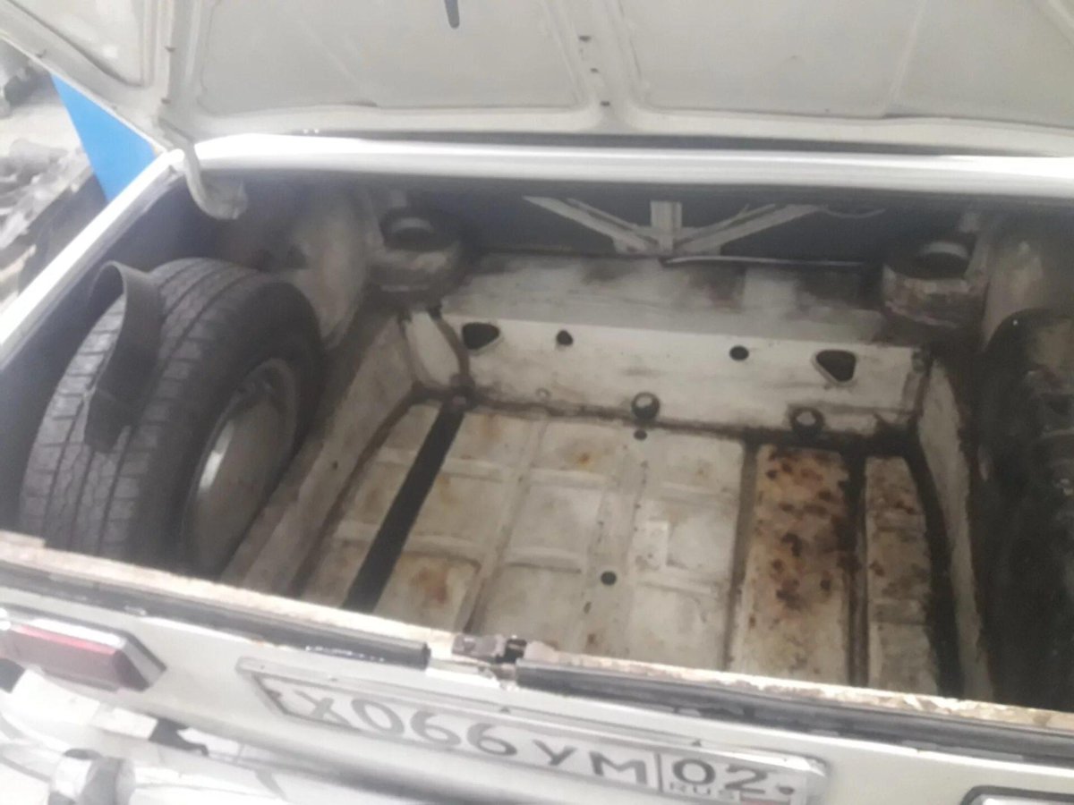 Багажник ВАЗ 2106 без обшивки