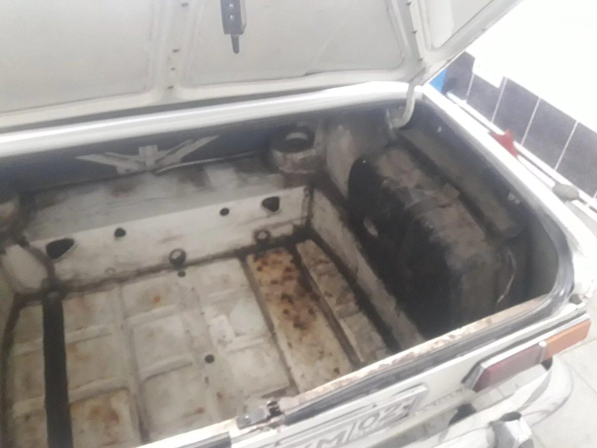 Багажник ВАЗ 2106 без обшивки