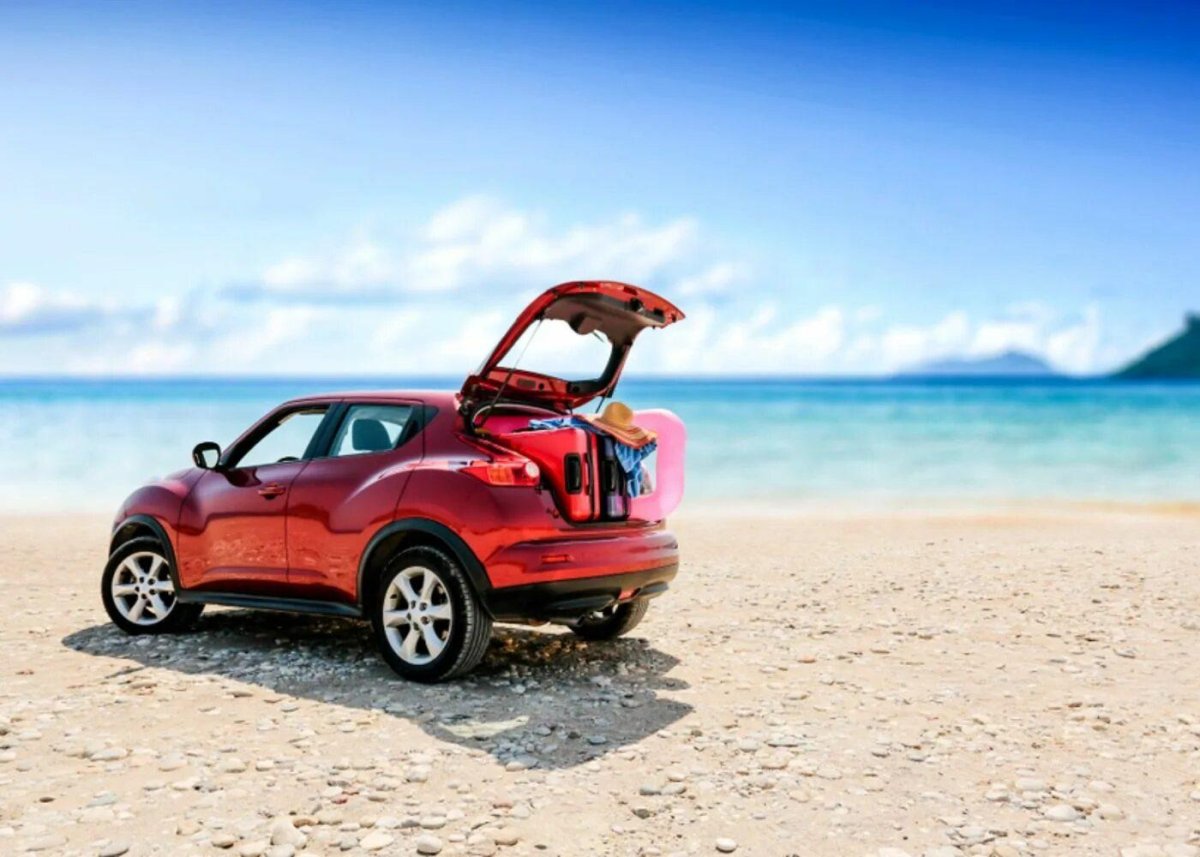 Автомобиль на побережье