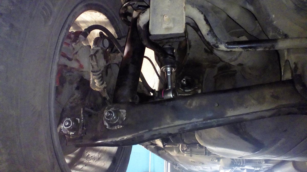 Задняя подвеска Митсубиси Каризма 2003