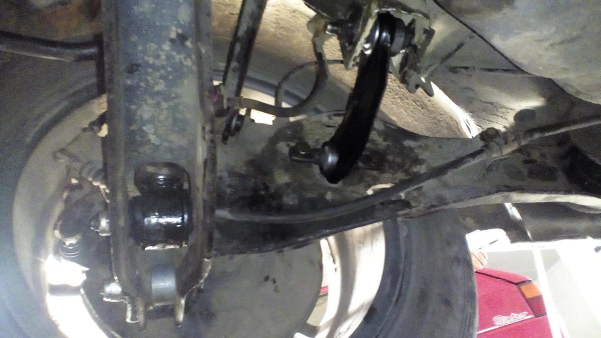 Задняя подвеска Митсубиси Каризма 2002