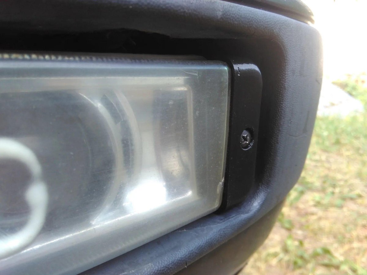 Заглушки противотуманные фары Ауди 80 б4