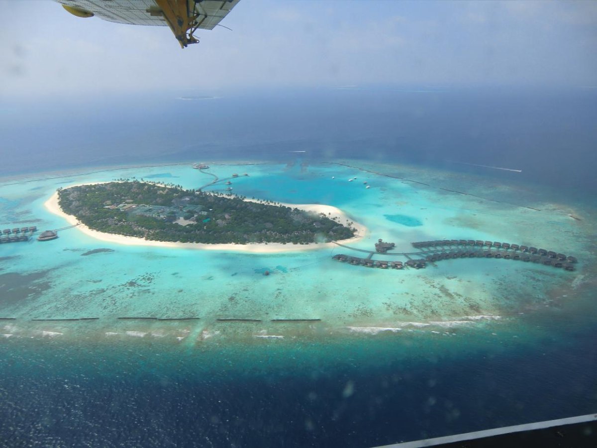 Мальдивские острова вид с самолета