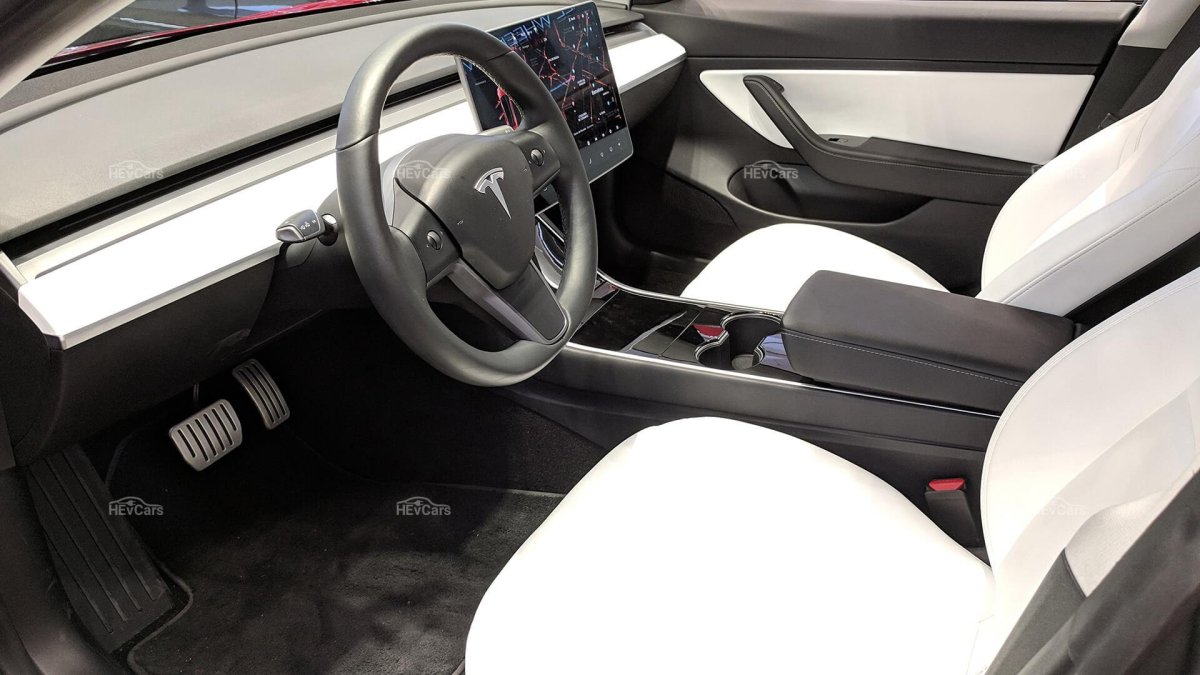 Tesla model 3 белый салон