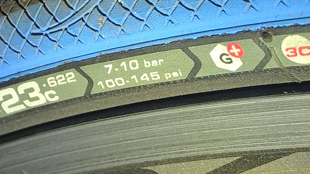 Цифры на покрышке велосипеда