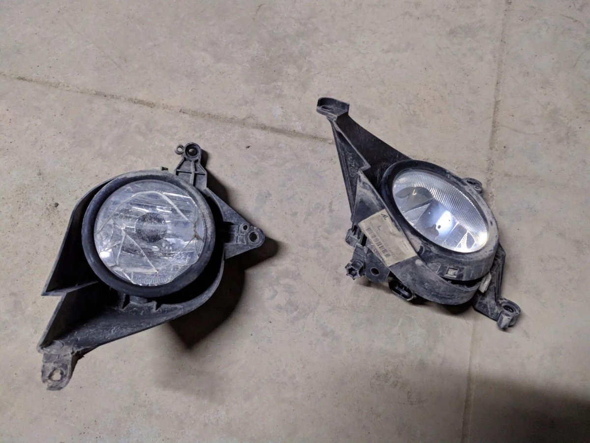 Замена ПТФ Mazda 5 cr19 2008