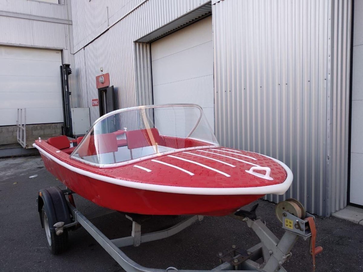 Моторная лодка янтарь 2