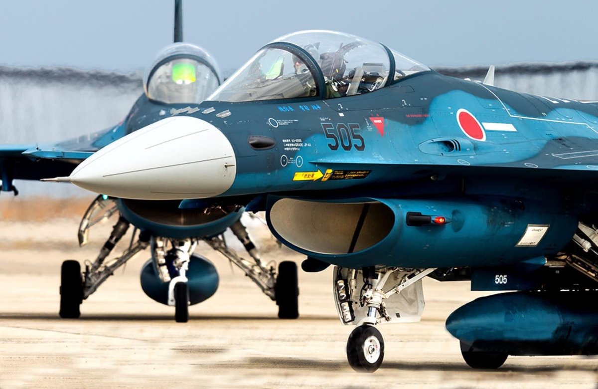 Mitsubishi f-2 Fighter Jet