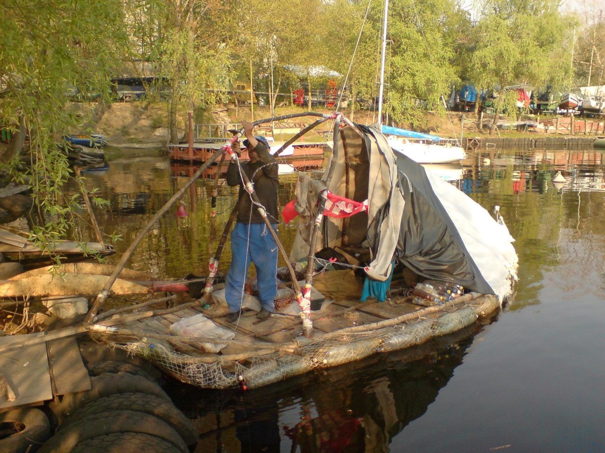 Плот из бутылей