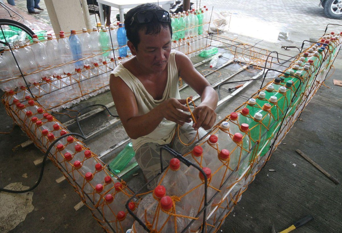 Лодка из пластмассовых бутылок