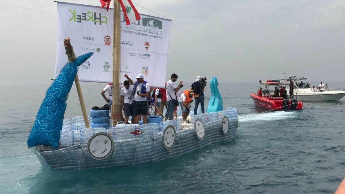 Судно из пластиковых бутылок