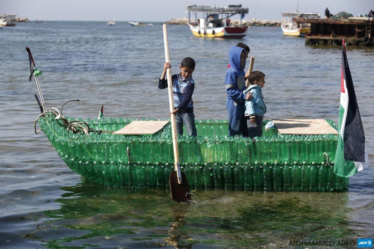 Лодка из пластмассовых бутылок