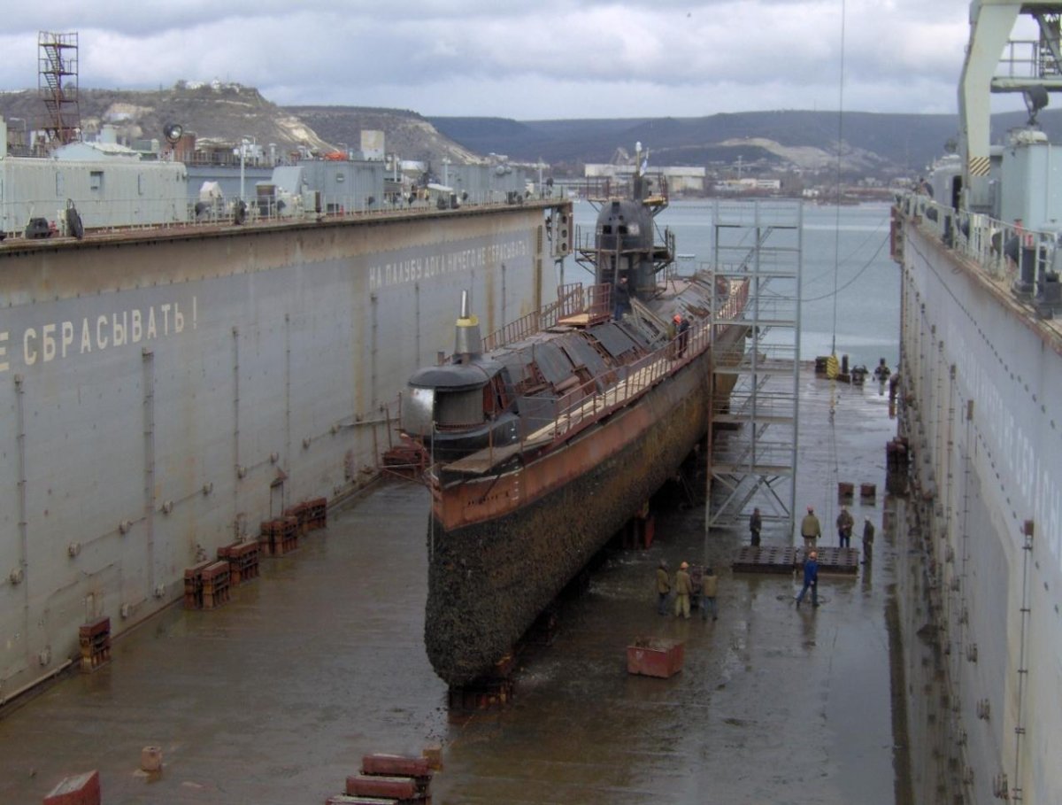 Плавучий док в Балаклаве
