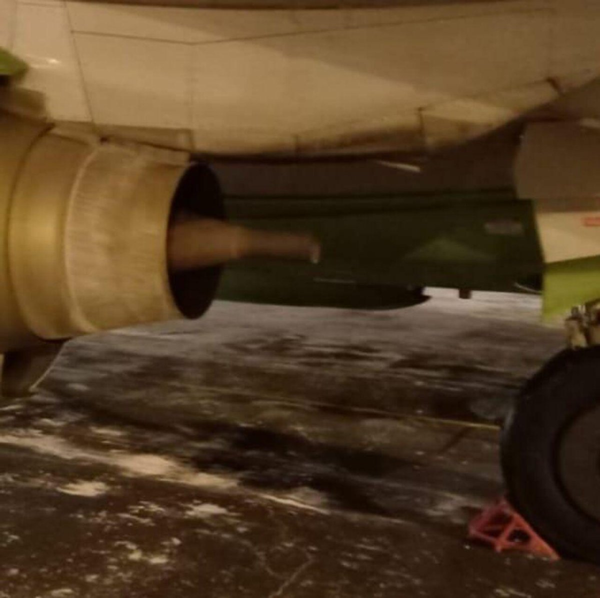 Самолет ломается