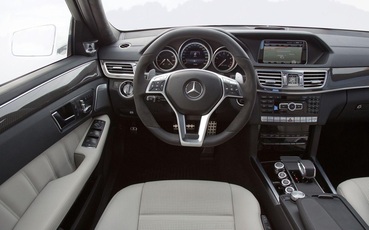 Мерседес е63 АМГ салон