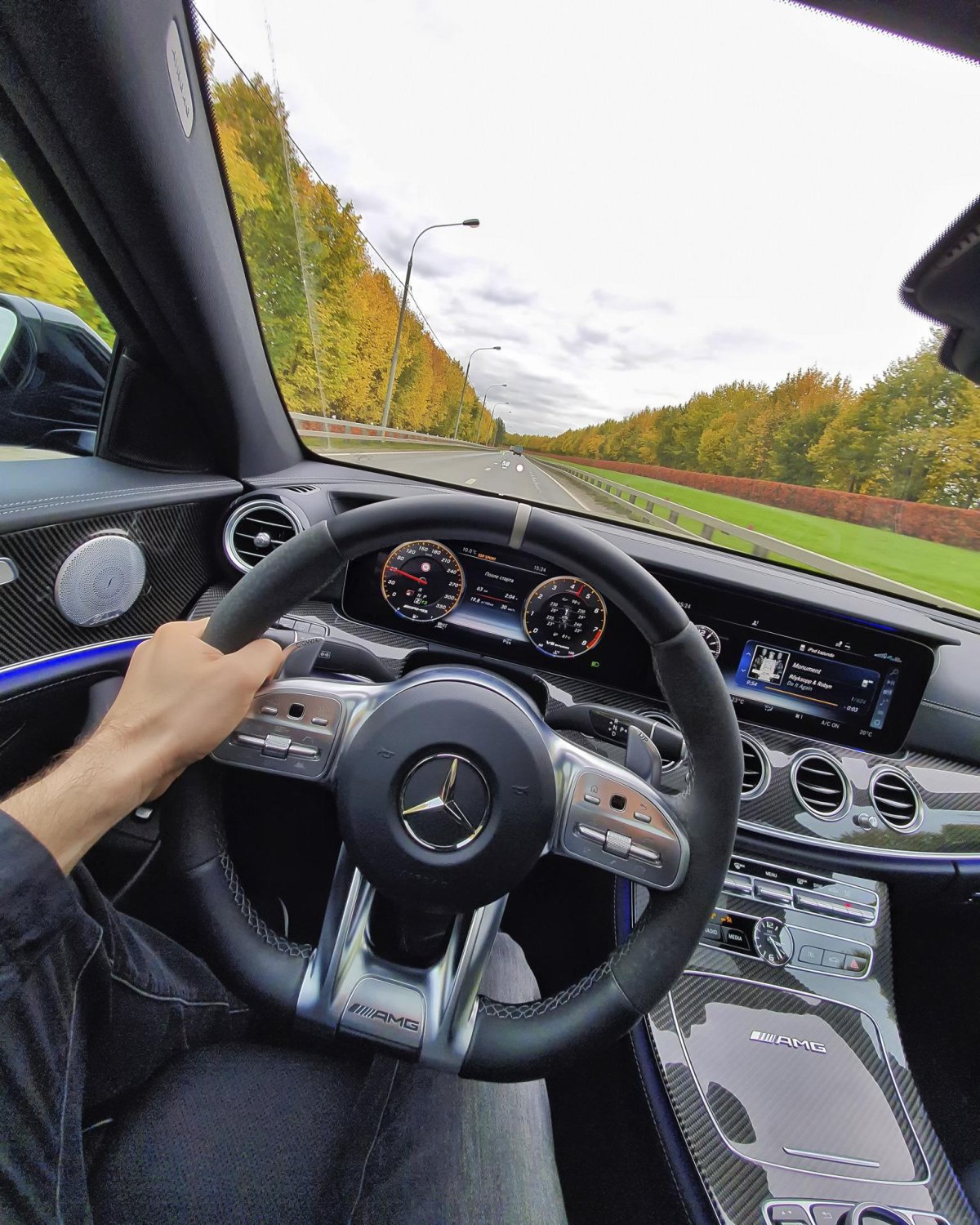 За рулем Мерседес e63