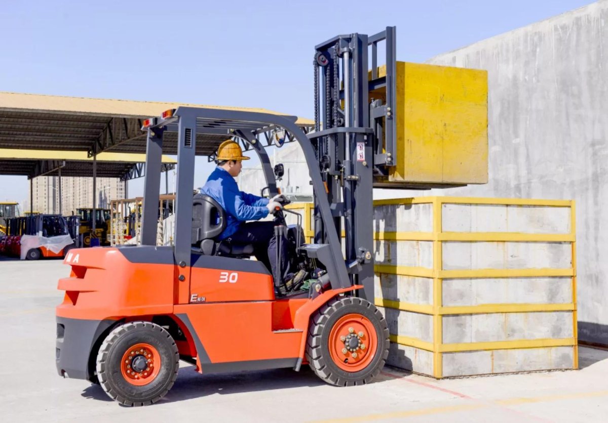 Вилочный погрузчик 7 тн