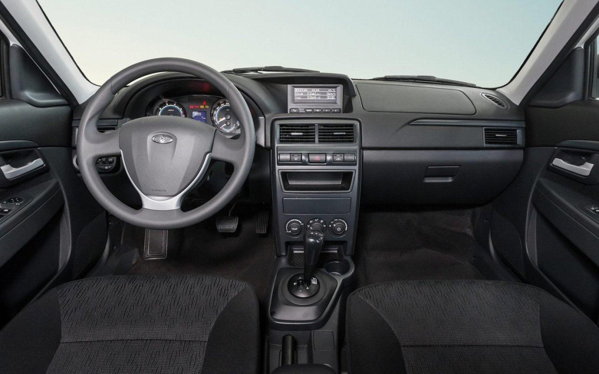 Лада Приора седан 2018 салон