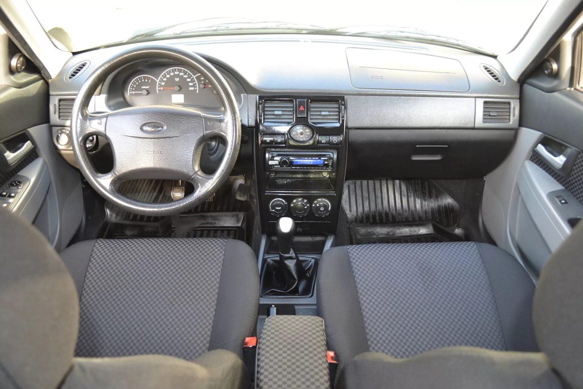 Lada Priora 2010 седан салон