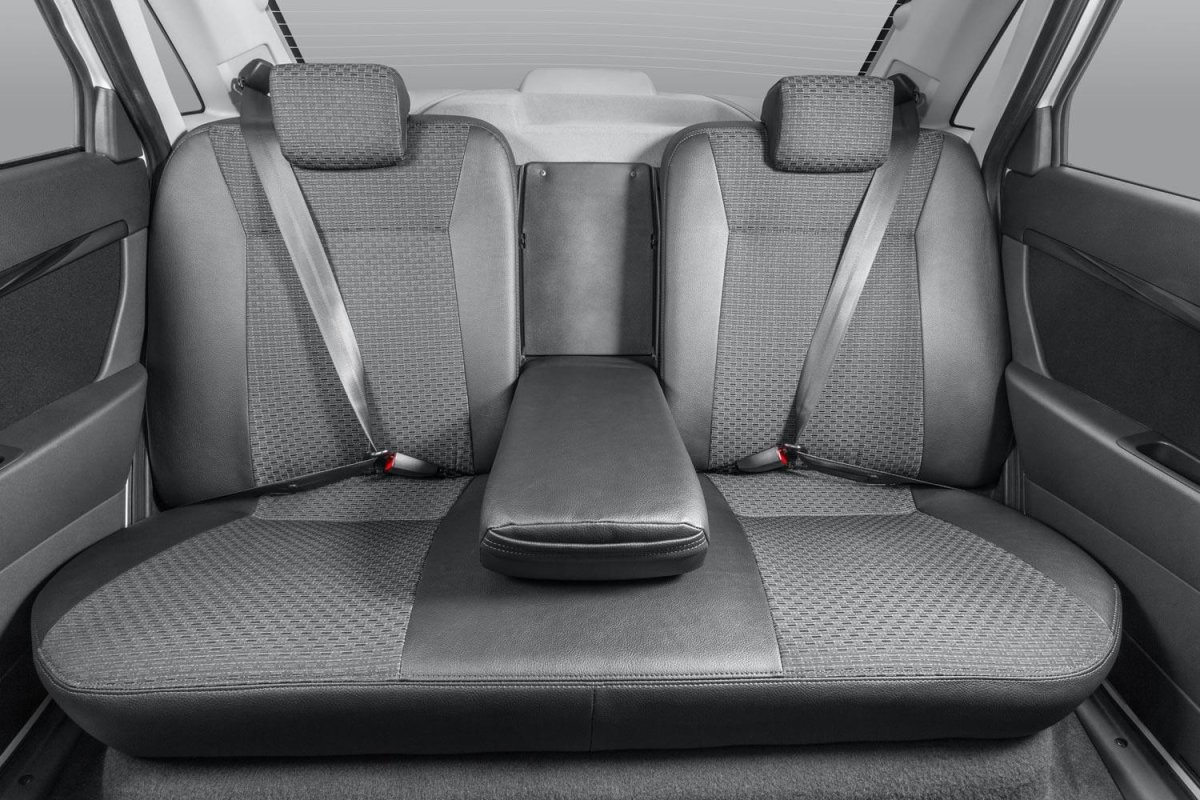 Лада Приора седан салон сзади