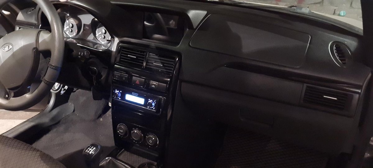 Черный салон