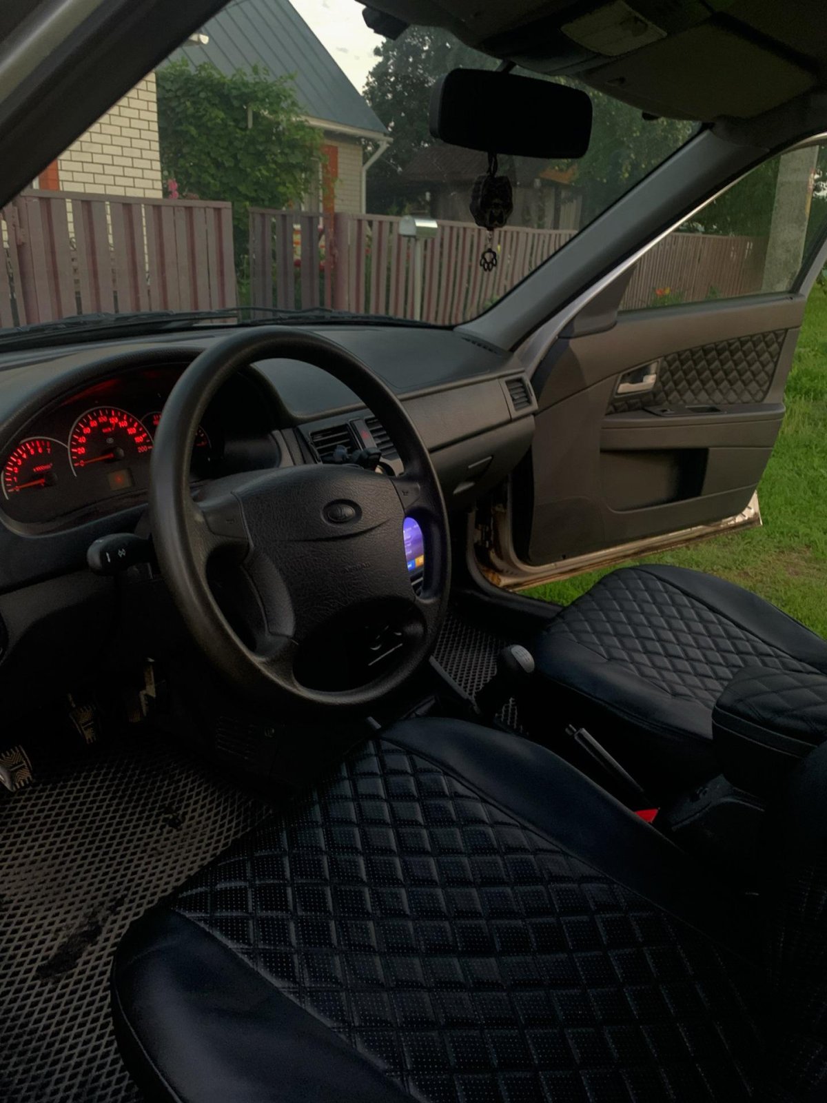 Чехлы на приору универсал