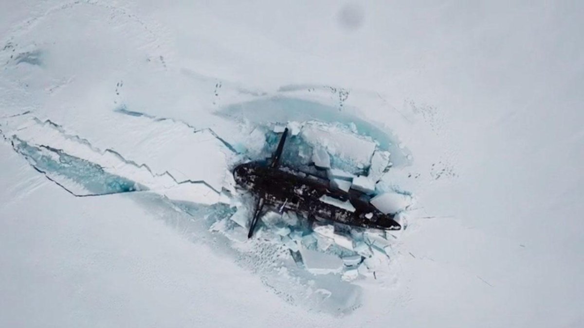 Всплытие 3 подводных лодок в Арктике