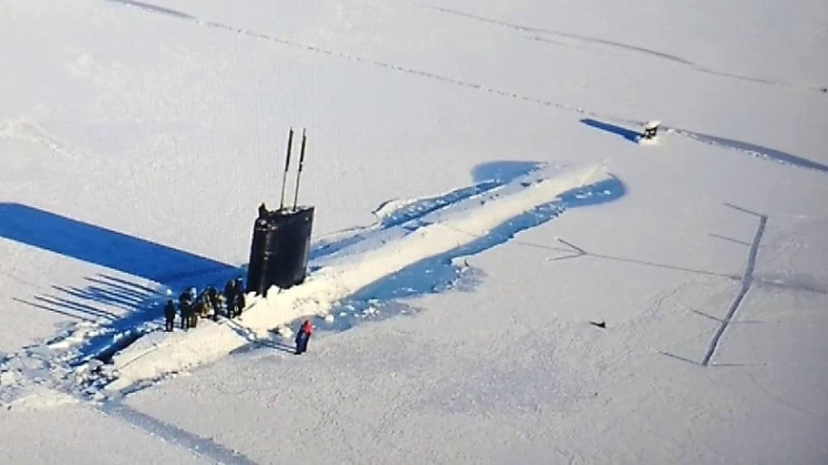 Подлодка США застряла во льдах Арктики