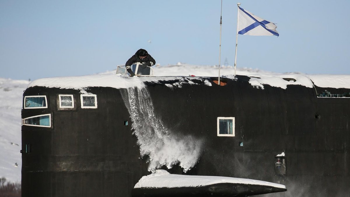 Подводная лодка всплытие