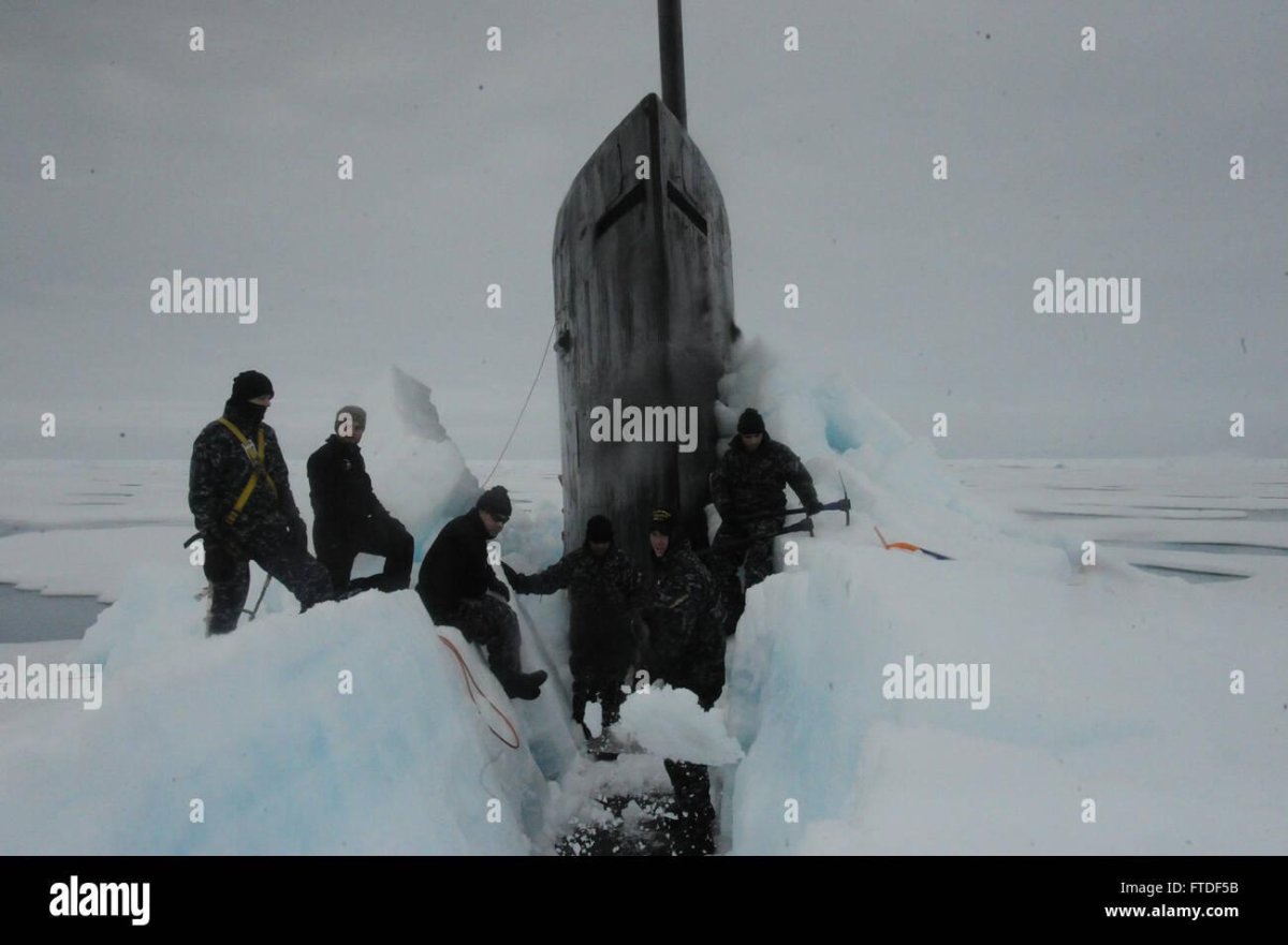 Американская подводная лодка застряла во льдах Арктики