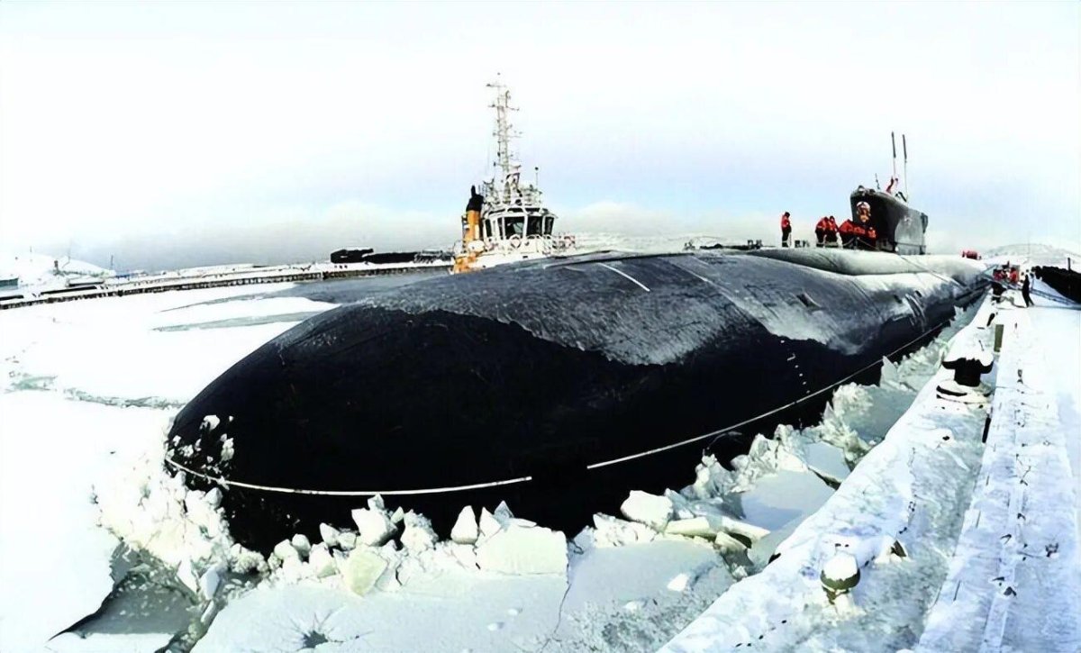 Атомная подводная лодка всплытие