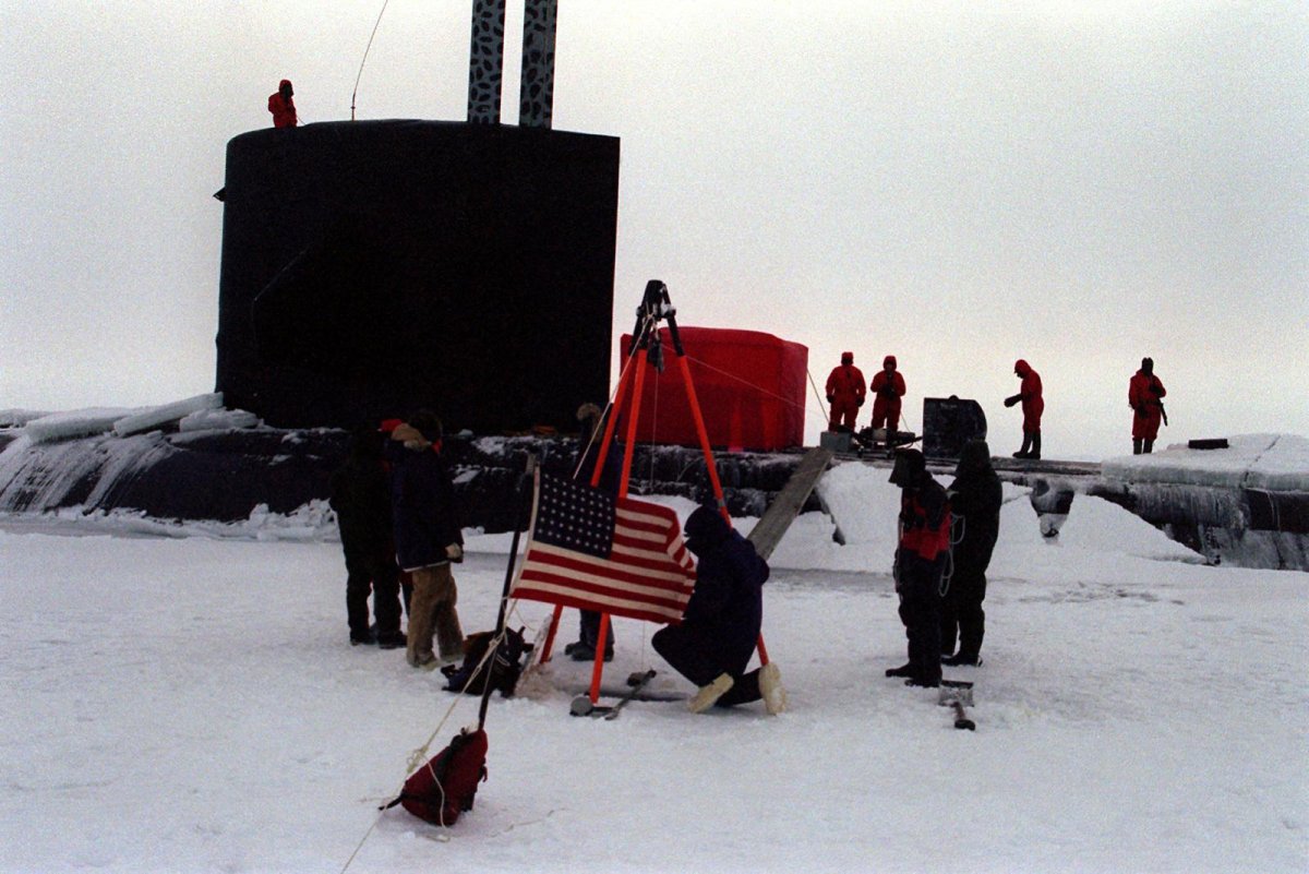 Подлодка США застряла во льдах Арктики
