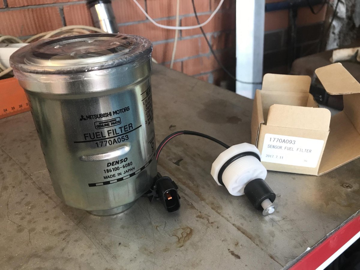 Топливный фильтр дизельный Mitsubishi Pajero 2.8