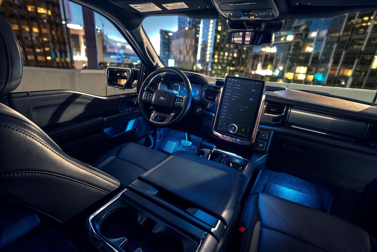 202p Ford f150 Lightning Interior