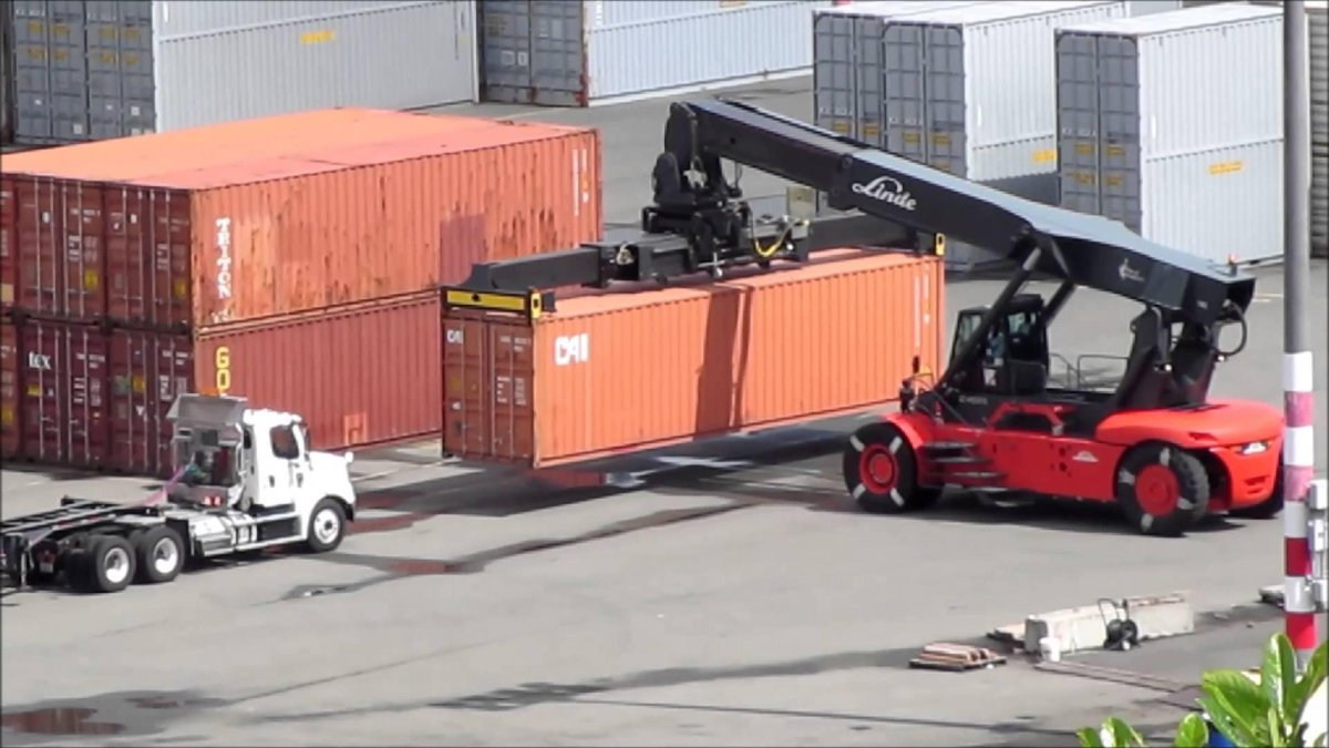 Контейнерный перегружатель Ричстакер